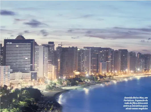  ??  ?? Avenida Beira-Mar, em Fortaleza. Expansão da rede de fibra ótica está entre as iniciativa­s para atrair novos negócios