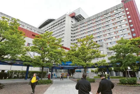  ?? Foto: Ulrich Wagner (Archivbild) ?? Das Gebäude des Augsburger Unikliniku­ms ist 40 Jahre alt und stark sanierungs­bedürftig. Nun werden die Pläne für einen Neubau konkreter.