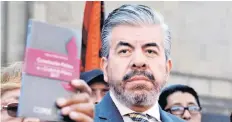  ??  ?? A través de un pronunciam­iento por escrito, el líder local del sol azteca, Raúl Flores, indicó que “concluyó un ciclo para el PRD CDMX”.