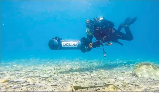  ?? ARCHIVO ?? Un buzo de la ONG Oceana detecta residuos en aguas del litoral almeriense.