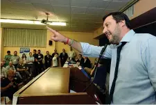  ??  ?? 27 maggio Dopo il no di Sergio Mattarella al governo Conte, Salvini a Terni al congresso umbro della Lega invoca nuove urne