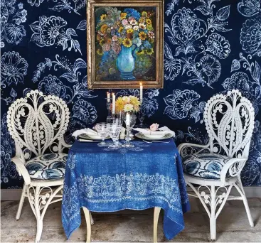 ??  ?? Perfect pairing: The blue-and-white garden room in William Yeoward’s country home