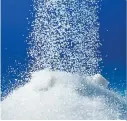  ??  ?? Στην εξαμηνιαία έκθεσή του το αμερικανικ­ό υπουργείο Γεωργίας προβλέπει ότι η παγκόσμια παραγωγή ζάχαρης την περίοδο 2017/18 θα ανέλθει στα
185 εκατ. τόνους.