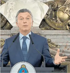  ??  ?? Gesto. Macri, ayer, en el mensaje que grabó en la Casa Rosada.