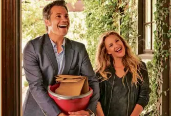  ??  ?? Timothy Olyphant and Drew Barrymore in “Santa Clarita Diet”