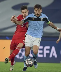  ??  ?? Centravant­i Ciro Immobile, 31 anni, in azione contro il Bayern Monaco