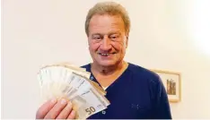  ?? Foto: Lauer ?? Dieter Groß aus Nördlingen hat die Geldspritz­e beim Bilderräts­el unserer Zeitung richtig erkannt und 1000 Euro gewonnen.