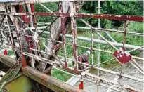  ??  ?? Das historisch­e Geländer an der Carl-Alexander-Brücke muss ersetzt werden. Foto: Angelika Schimmel