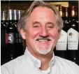  ?? ?? Yvan Ouellet, ambassadeu­r d’honneur des vins de Bordeaux et copropriét­aire du restaurant Le Quarante 7.