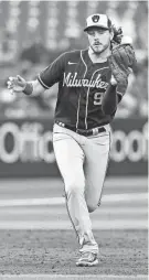  ?? MARK BLINCH, GETTY IMAGES ?? Brewers third baseman Brian Anderson botches a ground ball against the Blue Jays in the second inning Tuesday night in Toronto.