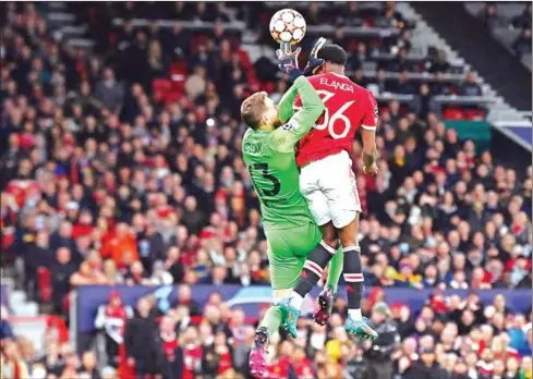  ?? AFP ?? Atletico Madrid goalkeeper Jan Oblak (left) is fouled by Manchester United striker Anthony Elanga as he challenges for the ball during the UEFA Champions League round of 16 second leg football match on Tuesday.