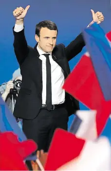  ?? Foto: Reuters ?? Nový prezident? Emmanuel Macron oslavuje vítězství v prvním kole. Pro druhé kolo jej podpořili socialisté, republikán­i i muslimská obec.