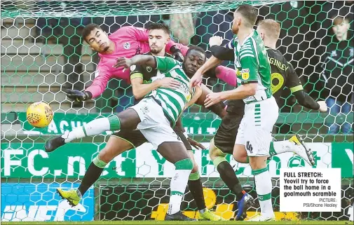  ?? PICTURE: PSI/Shane Healey ?? FULL STRETCH: Yeovil try to force the ball home in a goalmouth scramble