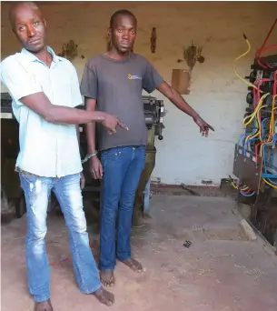  ??  ?? Mukorera and Nengomasha show police where they stole some Zesa gadgets during indication­s