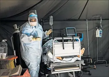  ?? JEROME DELAY/AP ?? COVID-19 patients are treated Friday at a hospital in Pretoria, South Africa. The country’s cases have doubled in two weeks.