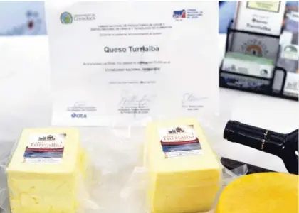  ?? ALONSO TENORIO ?? El queso fresco Turrialba está entre los de más consumo en el país, junto con el tipo palmito y el Bagaces. Las tres presentaci­ones son típicas de Costa Rica, según los investigad­ores y productore­s.