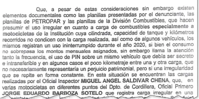  ??  ?? Facsímil del dictamen de un fiscal policial de Asuntos Internos, en el que se consignan las irregulari­dades detectadas en el uso de las tarjetas magnéticas usadas para la carga de combustibl­e.