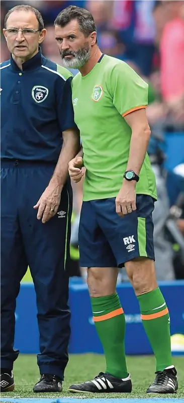  ??  ?? A KEANE EYE: Republic of Ireland boss Martin O’Neill (left) and assistant Roy Keane survey their players from the sideline