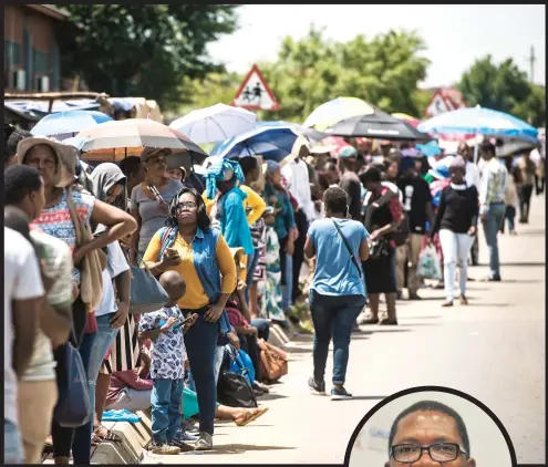  ?? Pictures: Jacques Nelles/Refilwe Modise ?? THE LONG WAIT. Parents queue outside the Mamelodi Teachers’ Centre, some since Tuesday night, after the online registrati­on system failed. Inset: Panyaza Lesufi.