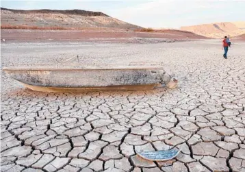  ?? MARIO TAMA/GETTY ?? Lake Mead in Nevada, now at 30% of capacity, has seen its water level drop more than 170 feet since 1983.