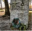  ?? Kaufering e.V. Foto: Gedenken in ?? Am KZ-Friedhof Kaufering-Nord wurde der NS-Opfer gedacht und ein Kranz niedergele­gt.
