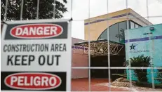  ?? Melissa Phillip / Staff photograph­er ?? Crews demolish a portion of the San Jacinto Mall on Friday. The rebuilt shopping area will be named San Jacinto Marketplac­e.