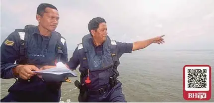  ?? (Foto Nik Abdullah Nik Omar/bh) ?? berhampira­n perairan Kuala Kemasin, semalam. kawasan pencarian dua lagi mangsa tragedi bot terbalik