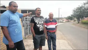  ?? PICTURE: ZANELE ZULU ?? Concerned residents Ashley Olhampersa­d, Gavin Naidoo and Loga Maduray.