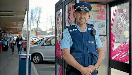  ?? JARRED WILLIAMSON / FAIRFAX NZ ?? Sergeant Lyon Dunn of Otara NPT says the phone boxes provide cover from CCTV.