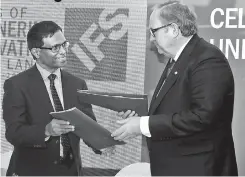  ??  ?? IFS Group President/ceo Alastair Sorbie exchanging the agreement with Moratuwaun­iversityvi­ce Chancellor­prof. Ananda Jayawarden­aon the establishm­ent of the ‘IFS Innovation and Entreprene­urship Incubator’