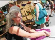  ?? LAUREN HALLIGAN — LHALLIGAN@DIGITALFIR­STMEDIA.COM ?? Artist Joy Muller-McCoola making a hat at the fifth annual Beekman Street Art Fair on Sunday in Saratoga Springs.