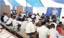  ?? HENK KRUGER African News Agency (ANA) ?? Overcrowde­d Matroosber­g Primary school in Belhar was forced to hire a tent to accommodat­e 157 pupils. |