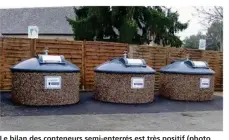  ??  ?? Le bilan des conteneurs semi-enterrés est très positif (photo d’illustrati­on, conteneurs semi-enterrés de Carelles).