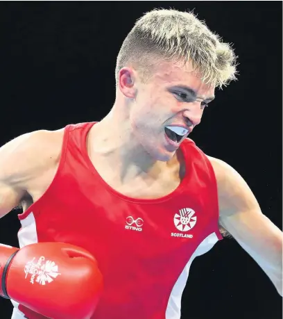  ??  ?? COVID warning Boxer Stephen Newns is trying to keep healthy after being diagnosed with coronaviru­s