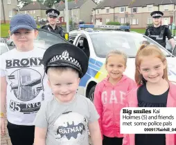  ??  ?? Big smiles Kai Holmes (5) and friends met some police pals
090917fair­hill_04