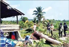  ?? ADHOC ?? Representa­tives from Union Developmen­t Group inspect land in Koh Kong province’s Kiri Sakor district. Some 30 families met with the provincial governor to demand interventi­on in their land dispute with the company.