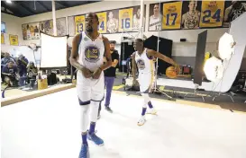  ?? ARIC CRABB/STAFF ?? Kevin Durant, left, and Draymond Green take part in a photo shoot during media day.