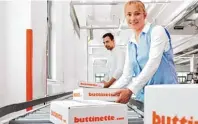  ?? Foto: buttinette ?? In den kommenden Monaten werden täglich wieder bis zu 30 000 Pakete die Versandanl­age in der Industries­traße in Wertingen verlassen und nach ganz Europa verschickt.