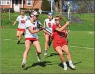  ?? AUSTIN HERTZOG - DIGITAL FIRST MEDIA ?? Owen J. Roberts’ Sophia Murray (24) carries the ball in transition as Boyertown’s Hannah Mitchell defends.