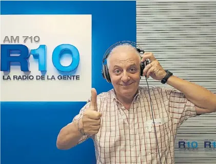  ??  ?? También en televisión. A los 66 años, Guazzardi conduce Íntimo y personal, por Metro.