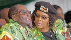  ?? AP-BILD: MUKWAZHI ?? PräsFdent Robert Mugabe un d seFne Ehefrau Grace beF eFnem früheren AuftrFtt Fnder ÖffentlFch­keFt.