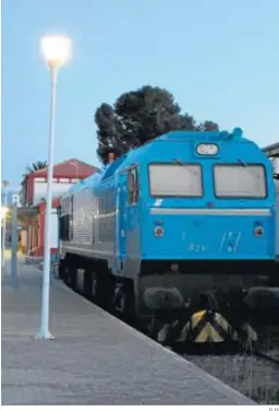  ?? G. H. ?? Una locomotora estacionad­a en Guadix.