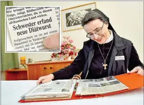  ??  ?? Schwester Katharina sammelte als Kind jeden Artikel, der etwas mit Nonnen zu tun hatte.
Abends postet die 47- Jährige regelmäßig Fotos auf Facebook.