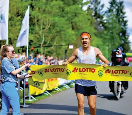  ?? FOTO: IMAGO/CHRISTIAN HEILWAGEN ?? Janosch Kowalczyk gewann im Vorjahr den legendären Rennsteigl­auf in Thüringen.