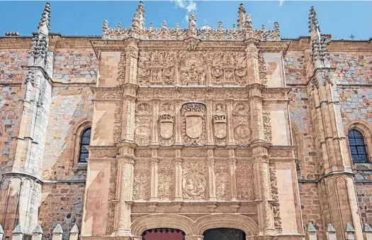  ?? CAMERON HEWITT/POSTMEDIA ?? The main building at the University of Salamanca in Spain features an ornate 16th-century facade.