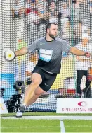  ?? Foto: APA/ÖLV / Jean-Pierre Durand ?? Lukas Weißhaidin­ger hat seine Form von Olympia konservier­t.