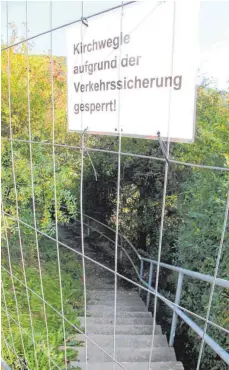  ?? FOTO: ALEXANDRA SCHNEID ?? Das Kirchgässl­e in Rietheim-Weilheim, hier von der Bahnhofstr­aße her, ist vor den Sommerferi­en gesperrt worden – und wird es noch eine Weile bleiben.