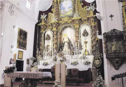  ?? ?? Altar barroco en los Domingos de Mayo, completame­nte decorado. Retablo de María Santísima de la Soledad.