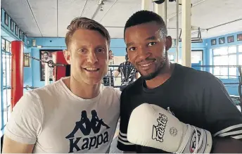  ?? /SUPPLIED ?? Trainer Colin Nathan and his new charge Azinga ‘Golden Boy’ Fuzile at Nathan's gym in Johannesbu­rg.