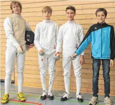  ?? FOTO: HABEL ?? Das A-Junioren-Team der TG Tuttlingen mit Florian Junt, Pablo König, Niklas Kuppel und Bastian Junt (von links nach rechts) musste sich im Mannschaft­swettbewer­b dem SC Korb geschlagen geben.